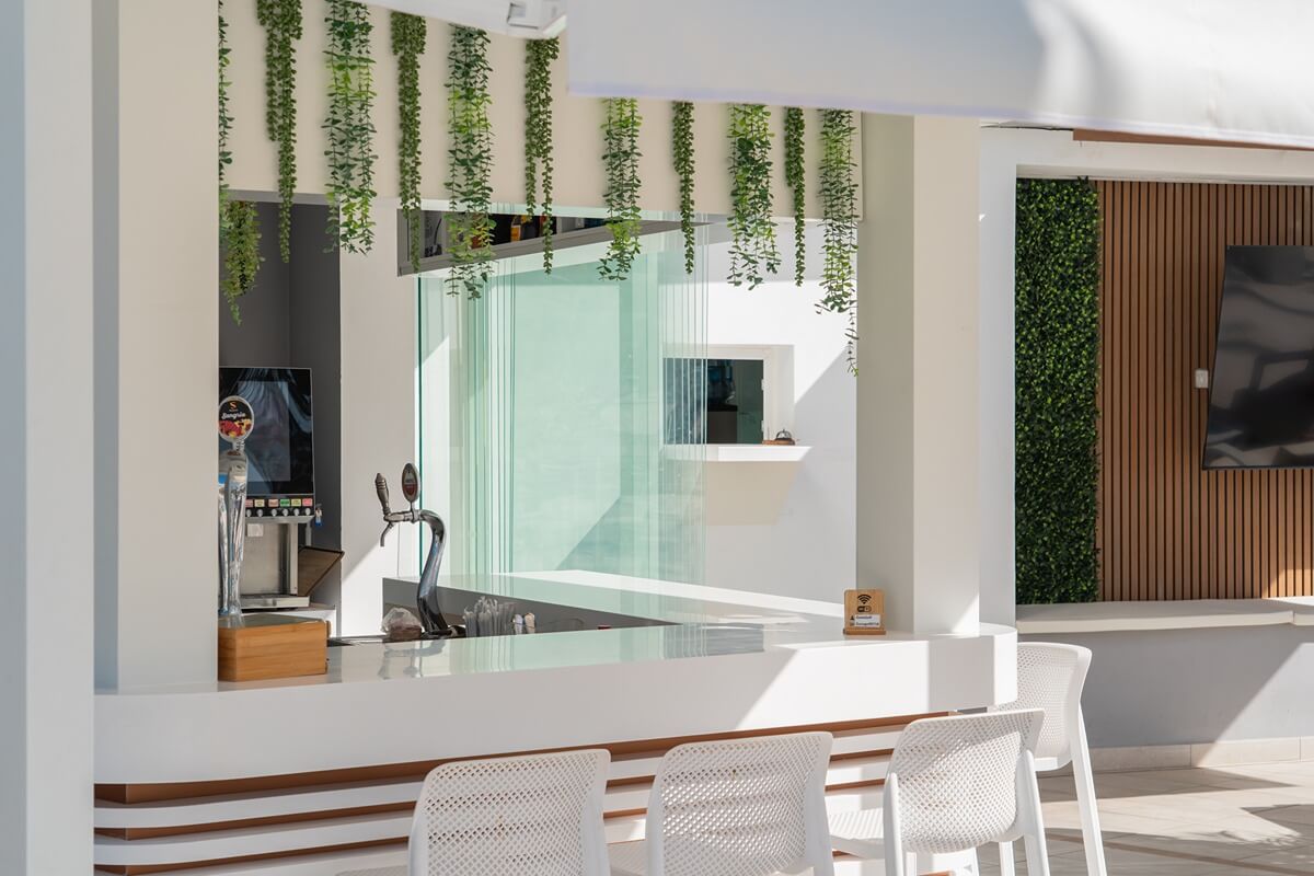 restaurant_pool-bar